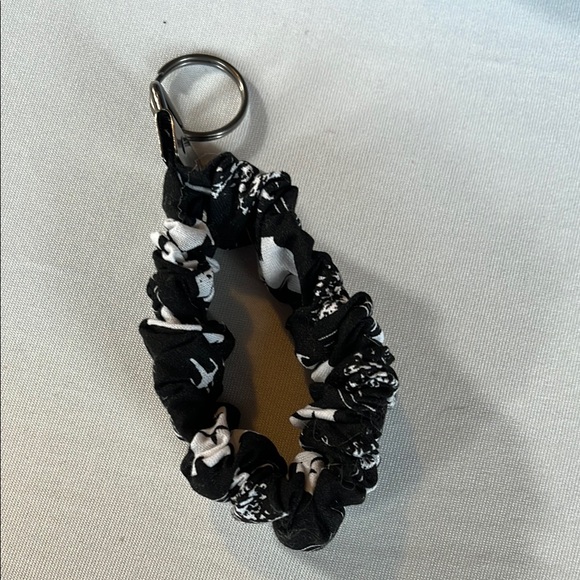 Star Wars Black and White Keychain Accessory - Picture 2 of 2